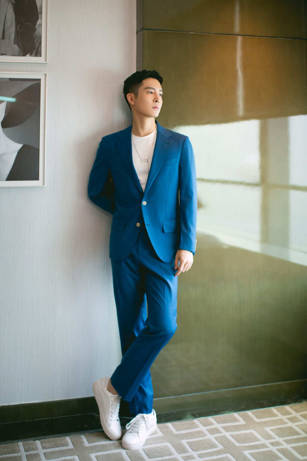 高清浙江省杭州男明显盛一伦蓝色平纹西服帅气图片图片