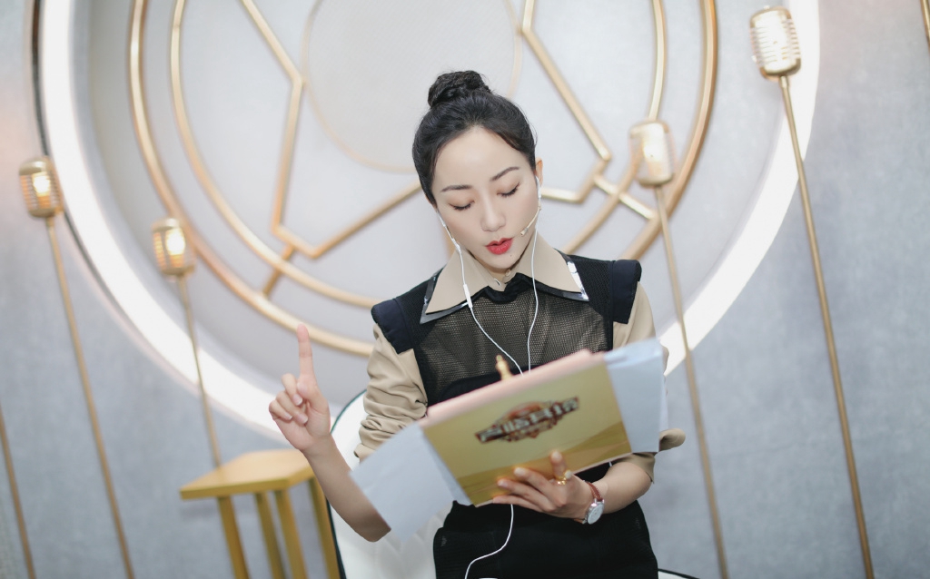 中国大陆江苏省苏州知名女演员韩雪高贵优雅活动写真图片图片
