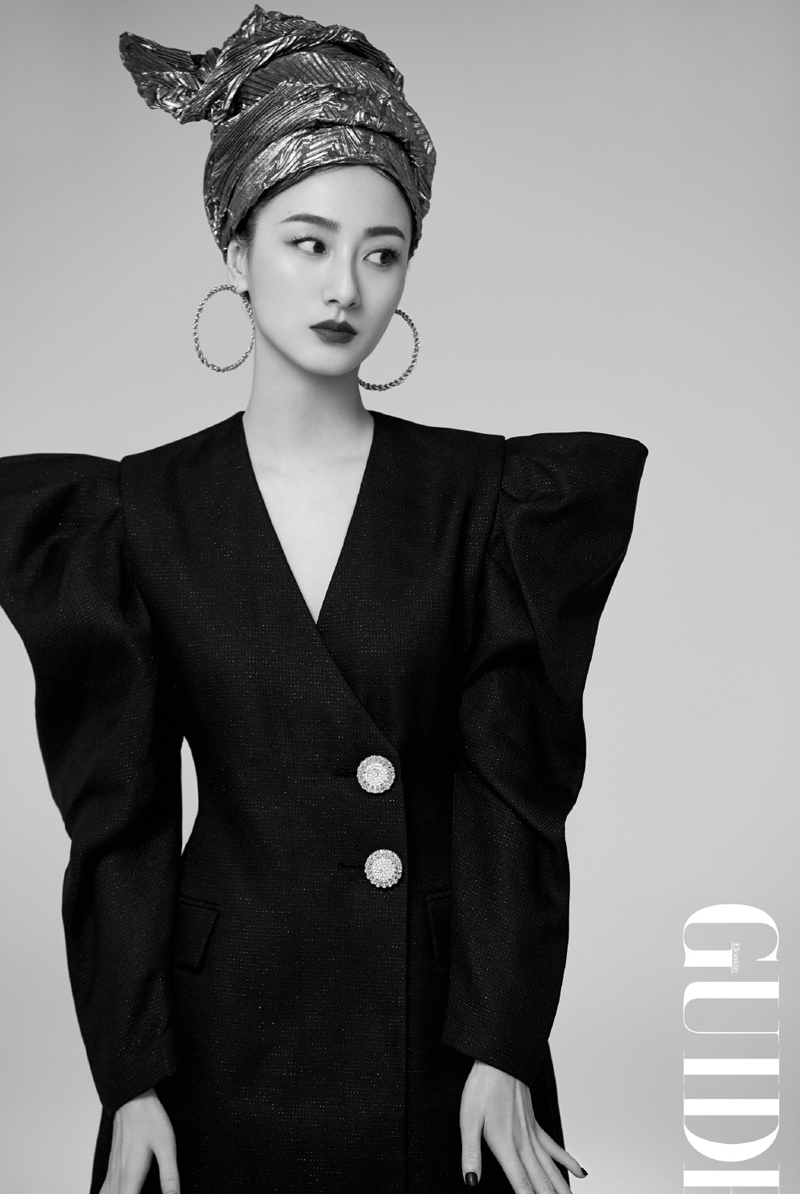 中国内地内蒙古自治区牙克石女演员叶青时尚摩登黑白写真图片图片