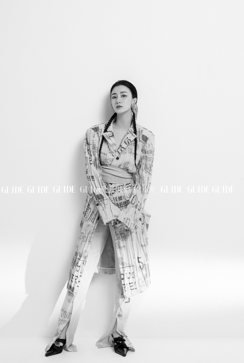 中国内地内蒙古自治区牙克石女演员叶青时尚摩登黑白写真图片图片