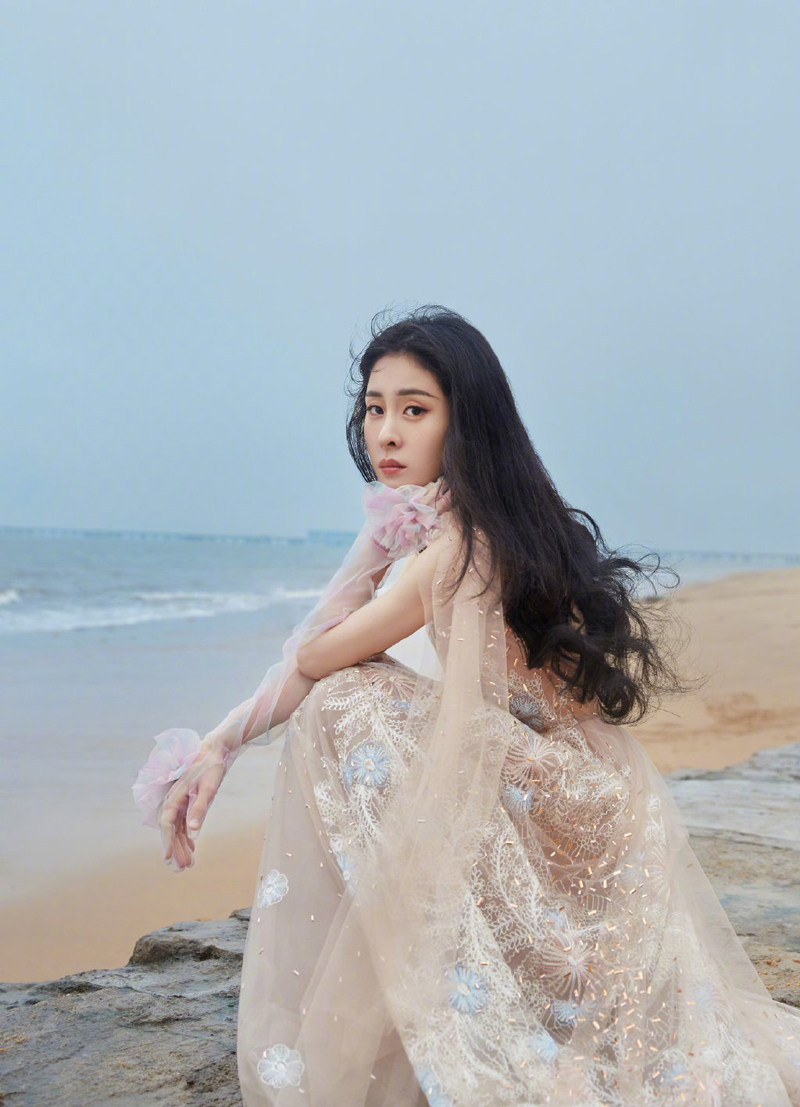 中国大陆天津女歌手张碧晨湖南卫视跨年晚会图片图片