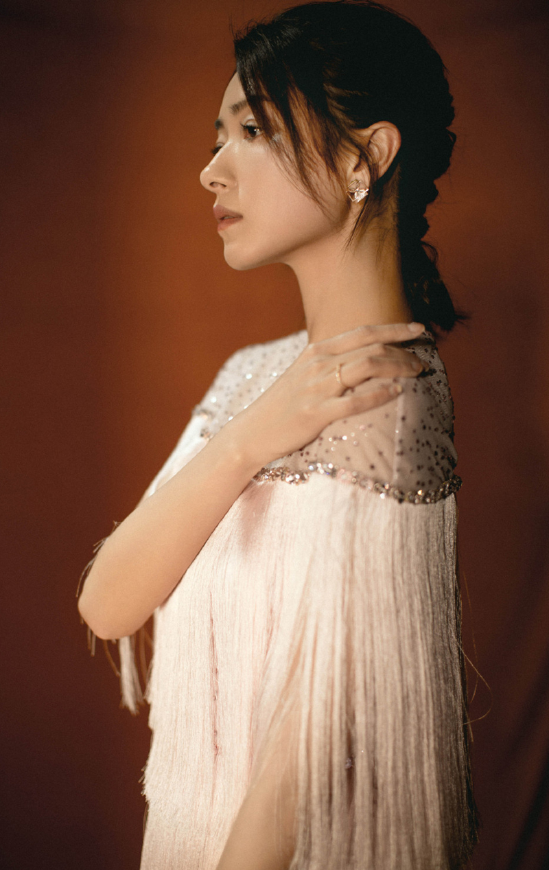 孙俪变冷美人写真烈焰红唇妩媚性感图片