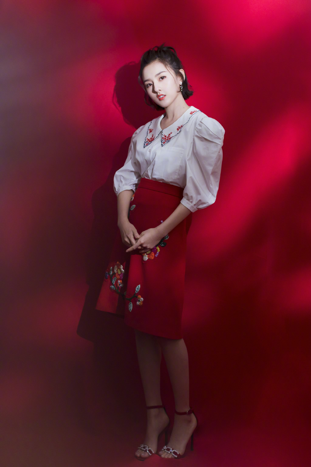 中国北京当代95后女演员小哪吒宋祖儿时尚清新写真桌面壁纸图片 中国北京当代95后女演员小哪吒宋祖儿时尚清新写真桌面壁纸图片