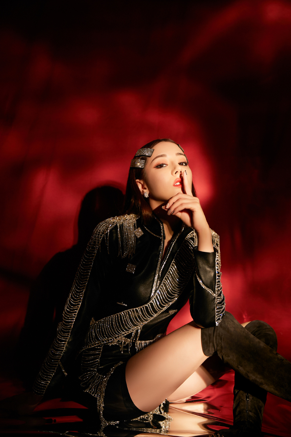新疆乌鲁木齐美女演员迪丽热巴超A酷飒写真图片图片