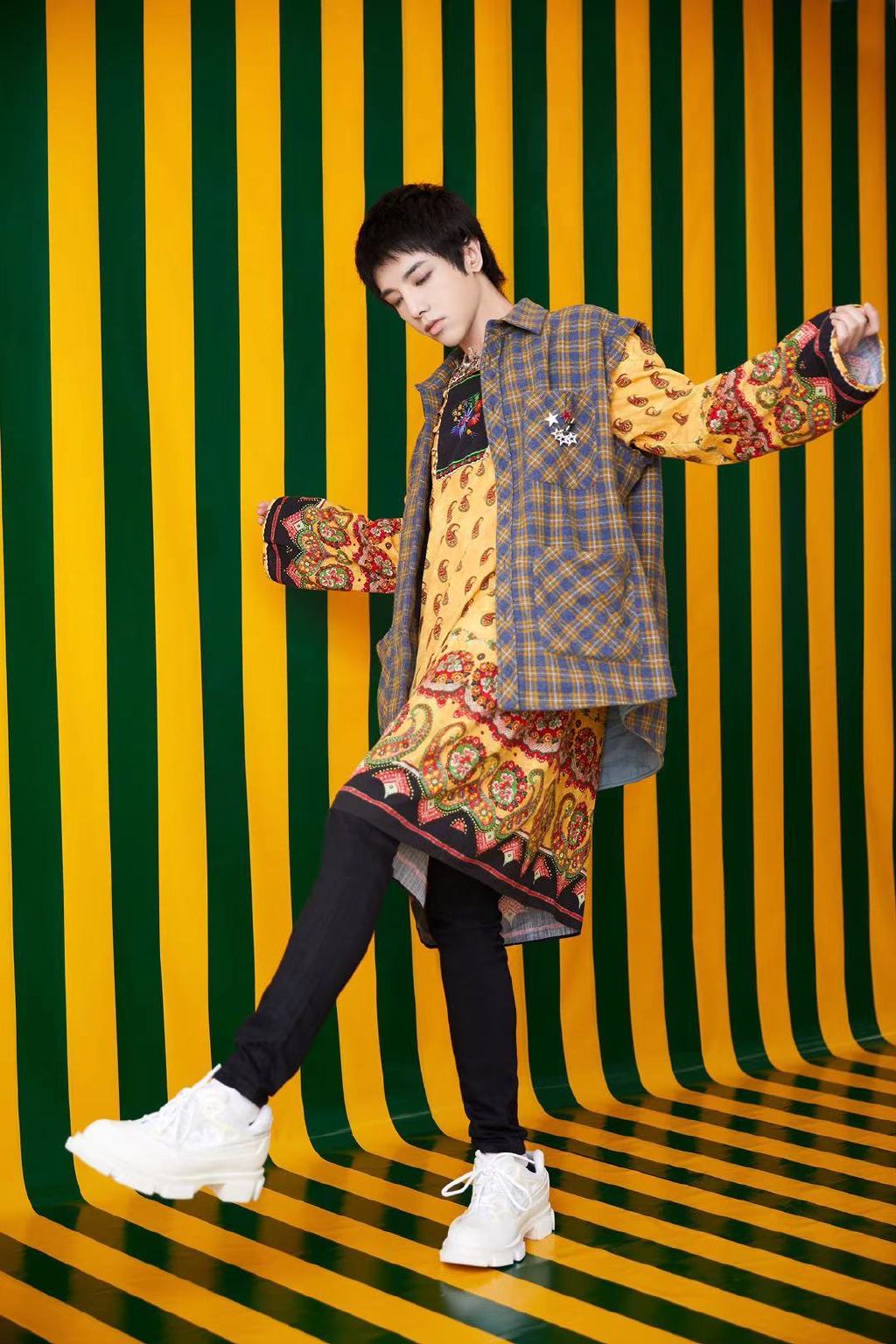 华晨宇帅气撩人时尚写真图片图片