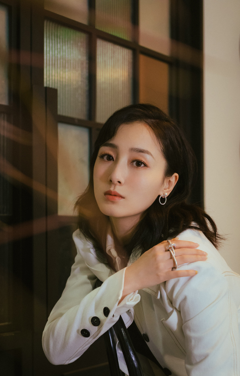 中国内地内蒙古自治区牙克石女演员叶青时尚摩登黑白写真图片图片