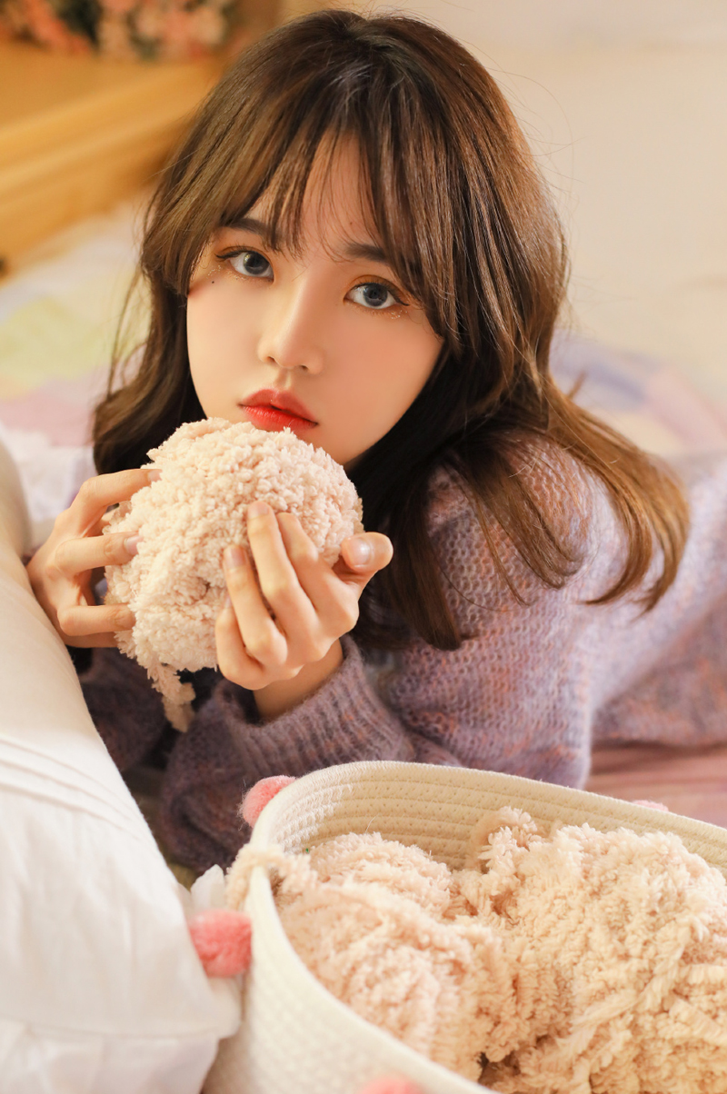 高清中国内地影视湖北省襄阳女演员袁姗姗羽毛裙唯美写真桌面壁纸图片