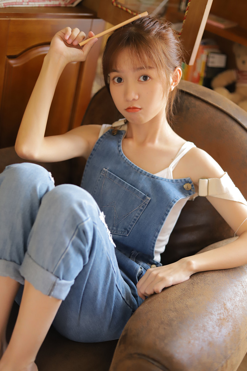 高清吉林美女演员舒畅优雅迷人异国街拍高清图片图片