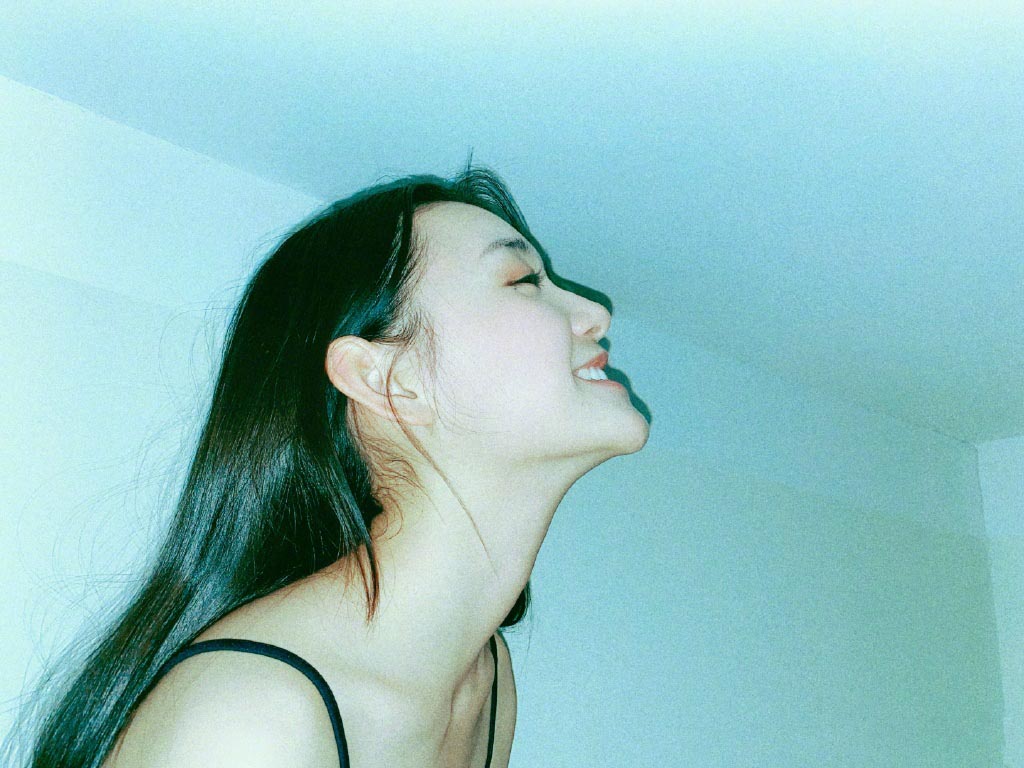 蒋依依夜晚自拍照图片图片