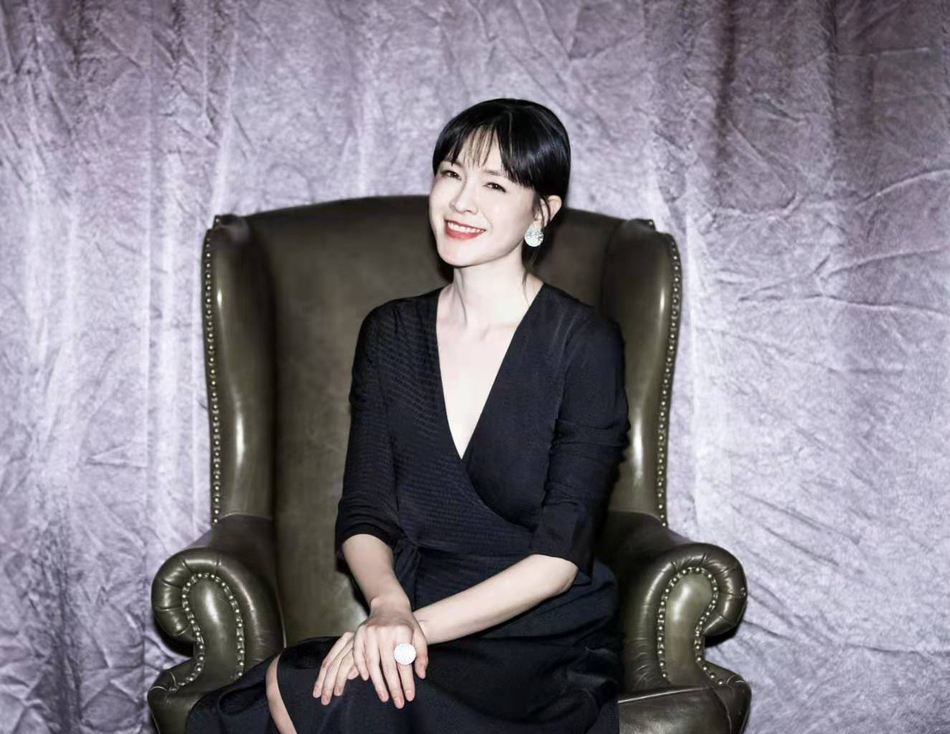 美女李艾图片