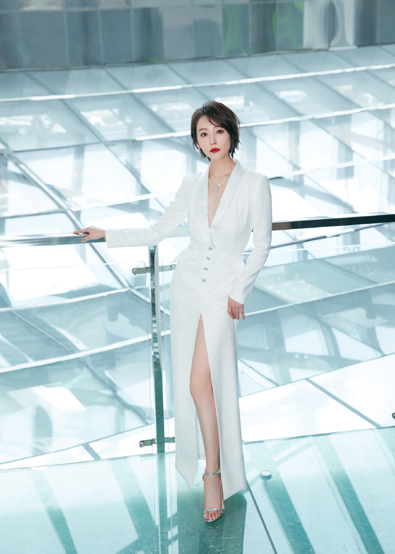 高清中国内地安徽芜湖女演员李纯时尚写真桌面壁纸下载图片