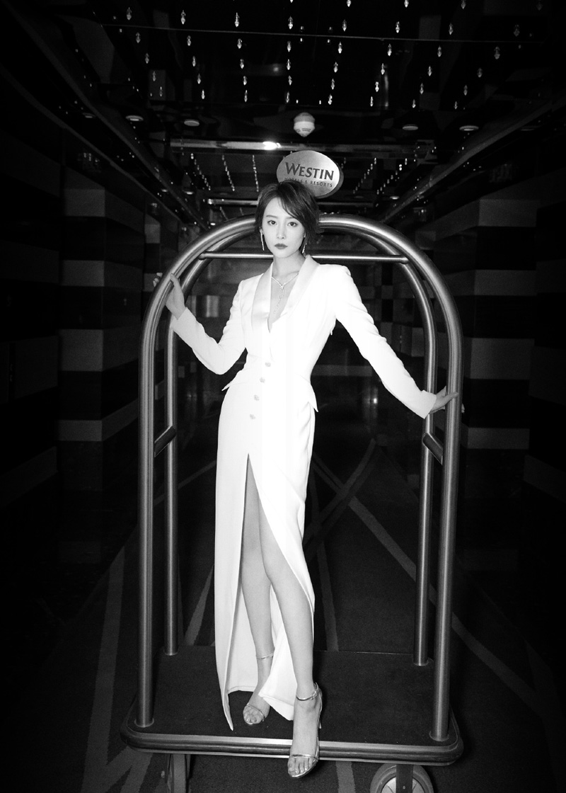 高清中国内地安徽芜湖女演员李纯舞蹈造型性感写真图片图片
