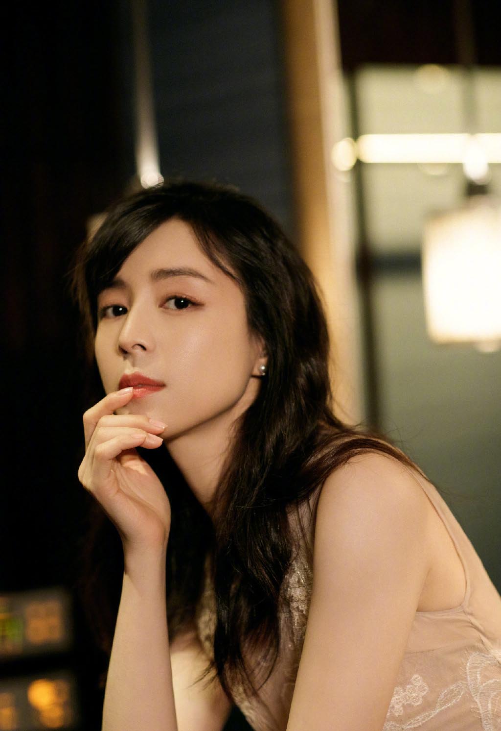 中国内地福建永安女演员美女张静初登杂志封面性感写真图片