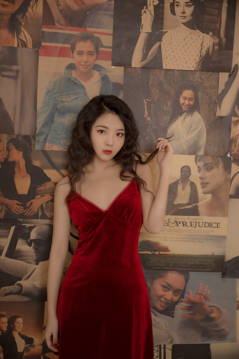 中国内地新疆乌鲁木齐市影视女演员古力娜扎双丸子头甜美写真图片图片