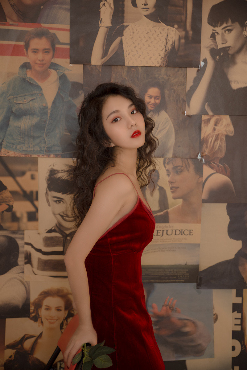 中国内地新疆乌鲁木齐市影视女演员古力娜扎双丸子头甜美写真图片图片