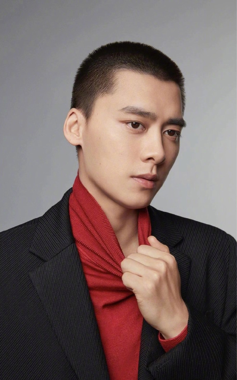 高清中国内地四川成都男演员帅气男神李易峰图片李易峰简约写真白衬衫男神演绎儒雅气质图片