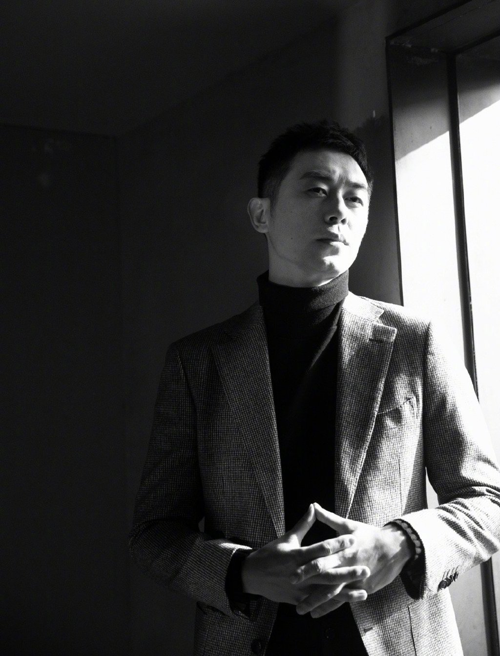 中国大陆江苏省盐城男演员朱亚文微博电影之夜西装图片图片