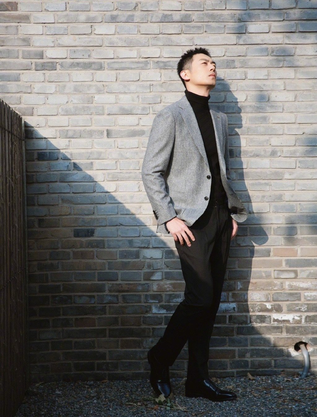 中国大陆江苏省盐城男演员朱亚文微博电影之夜西装图片图片