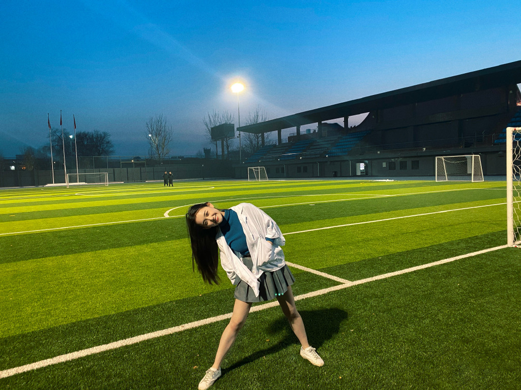 蒋依依夜晚自拍照图片图片