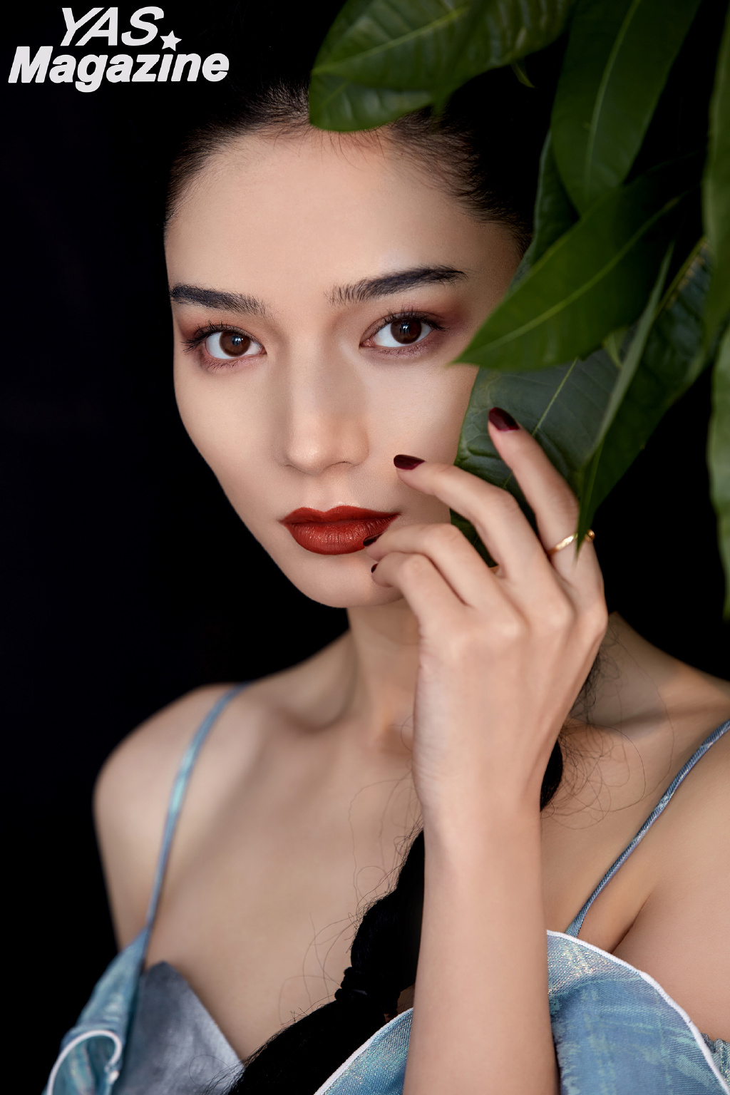 中国内地影视新疆乌鲁木齐女演员代斯开叉礼服性感写真图片图片