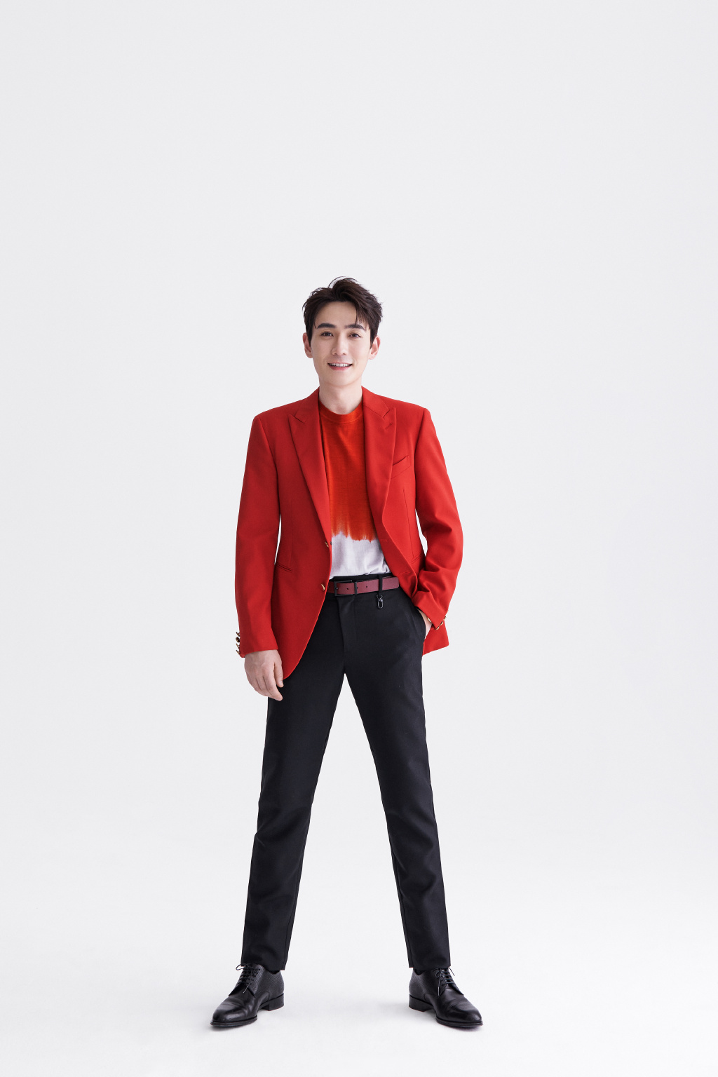 高清中国大陆武汉男演员朱朱一龙芭莎男士魅力写真大片图片