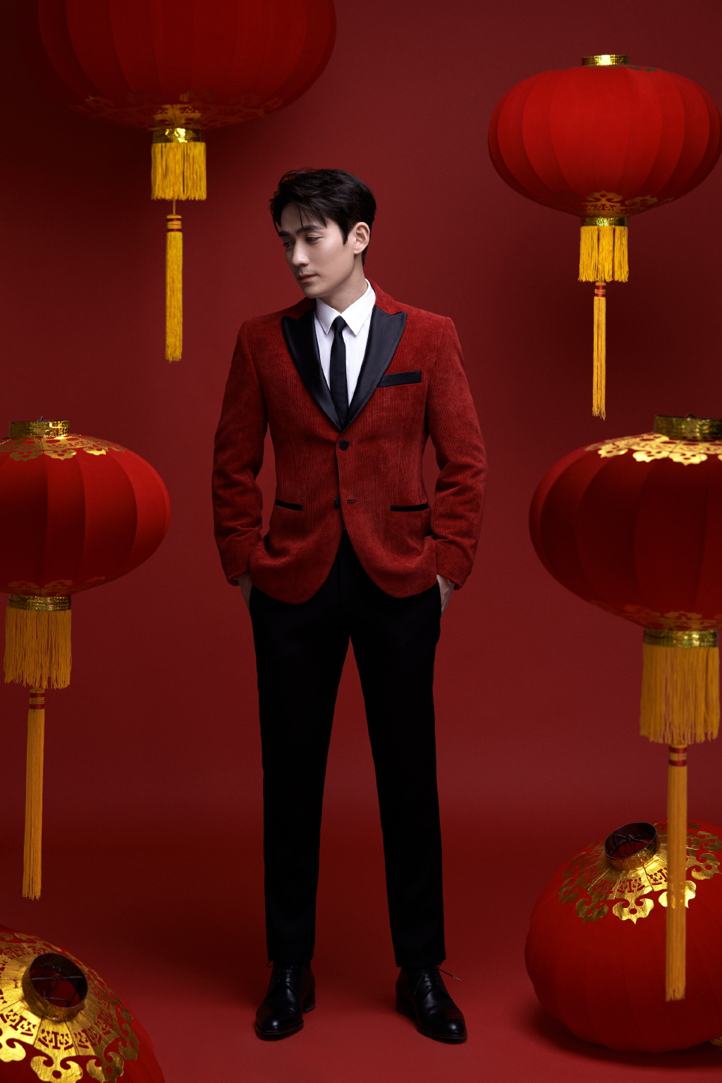 高清中国大陆武汉男演员朱朱一龙芭莎男士魅力写真大片图片