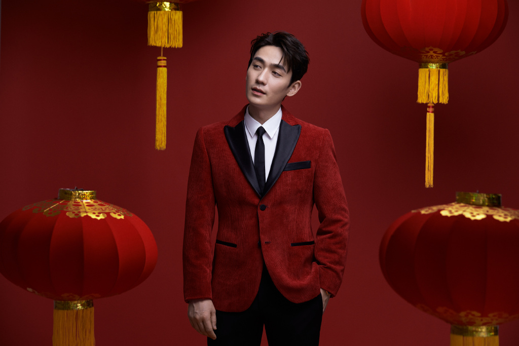 高清中国大陆武汉男演员朱朱一龙芭莎男士魅力写真大片图片