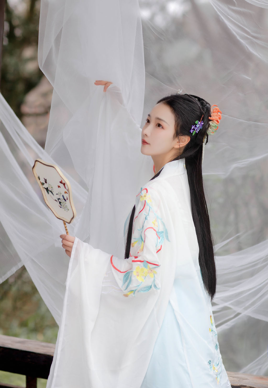 古风汉服美女唯美户外美女摄影写真图片
