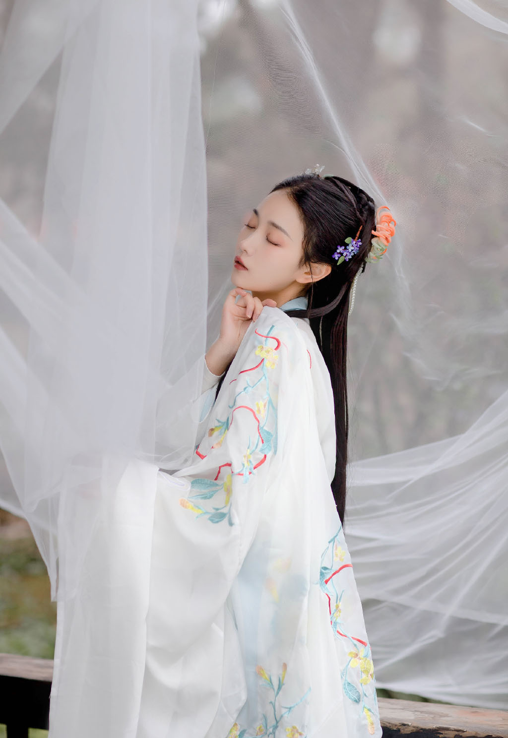 古风汉服美女唯美户外美女摄影写真图片