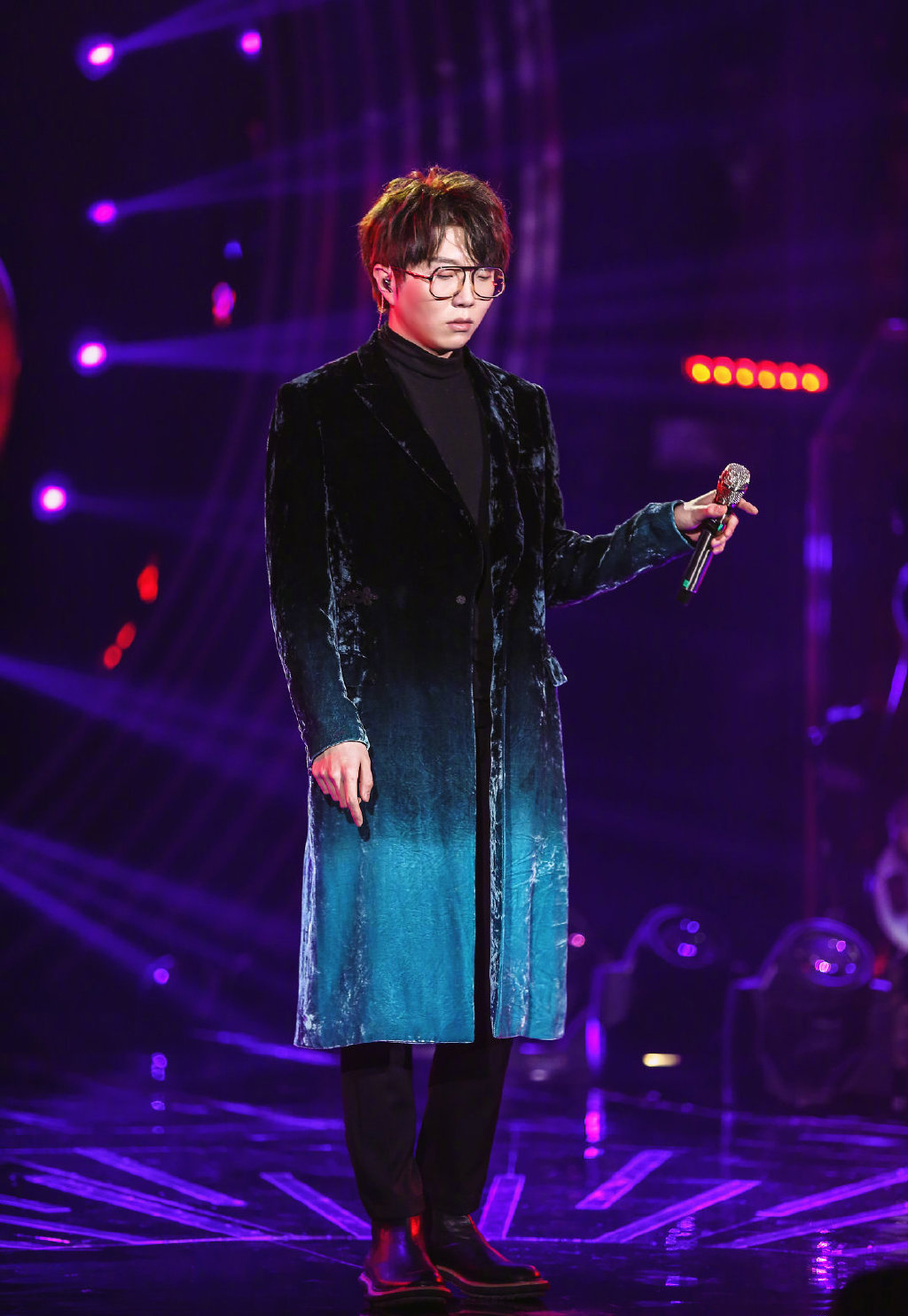 高清河南男星毛不易创造营2020舞台照图片图片
