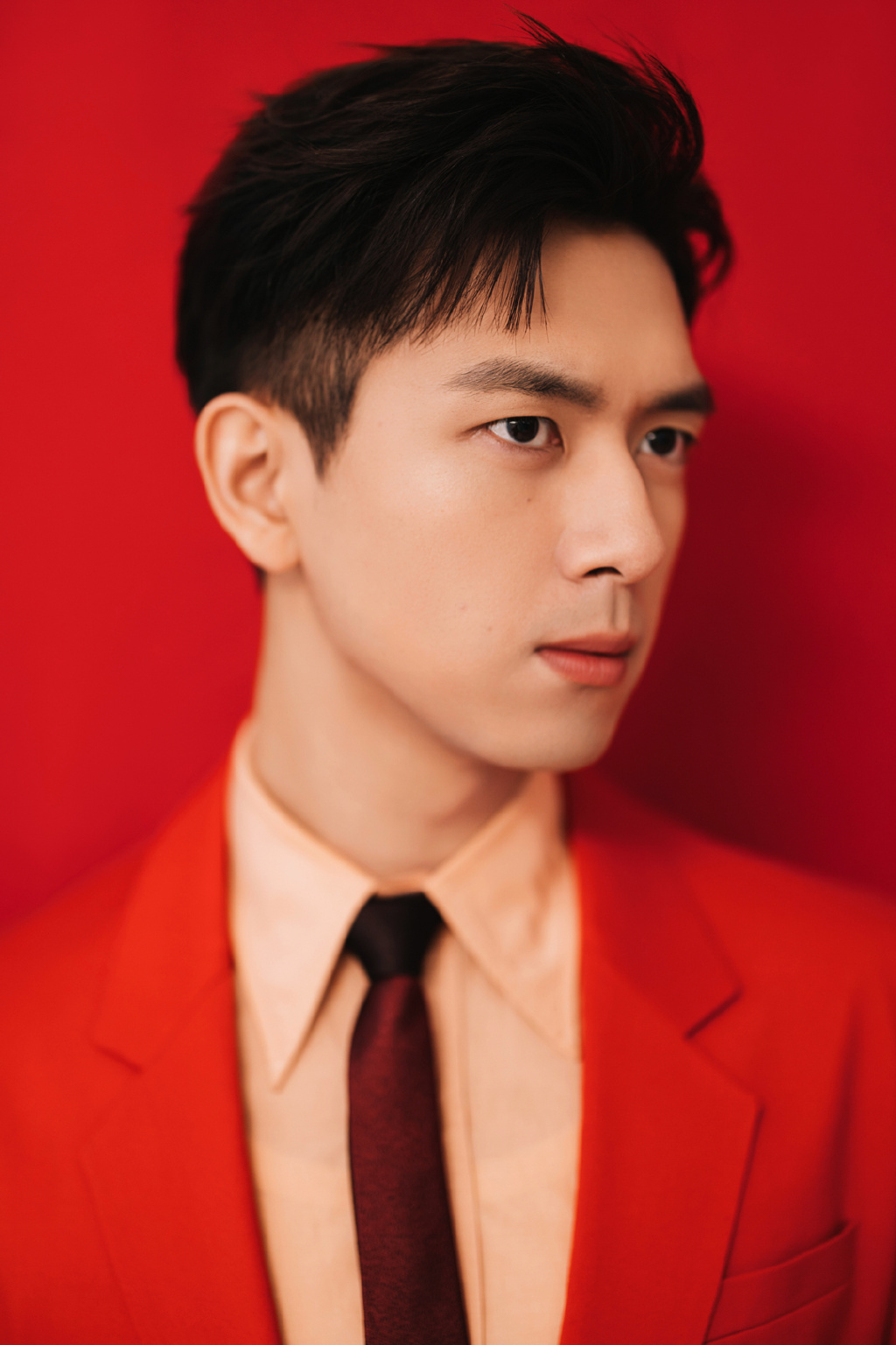 中国内地湖北荆州男演员李现最新酷痞范时尚杂志封面大片图片