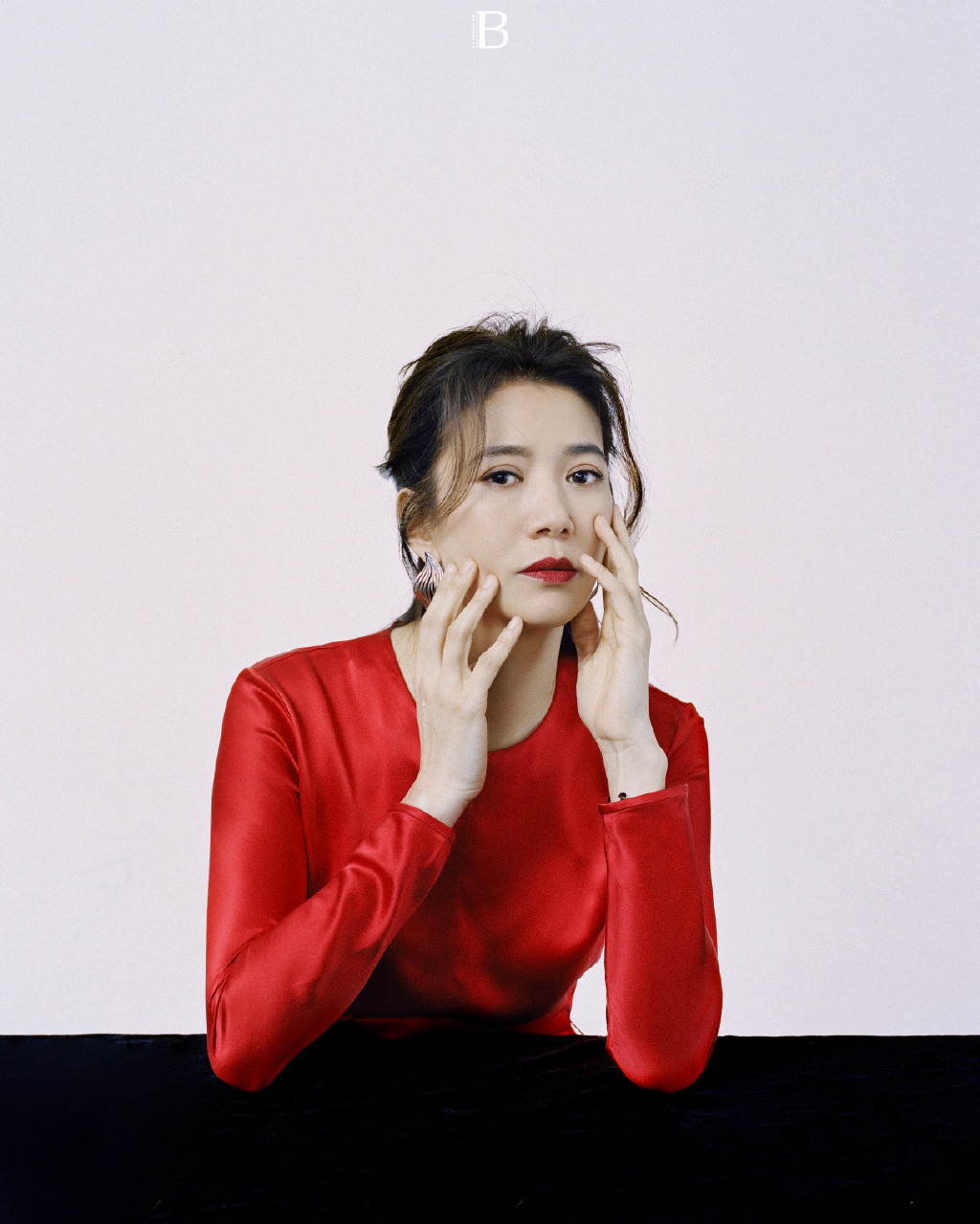 袁咏仪从容淡雅熟女风情妩媚迷人艺术写真图片