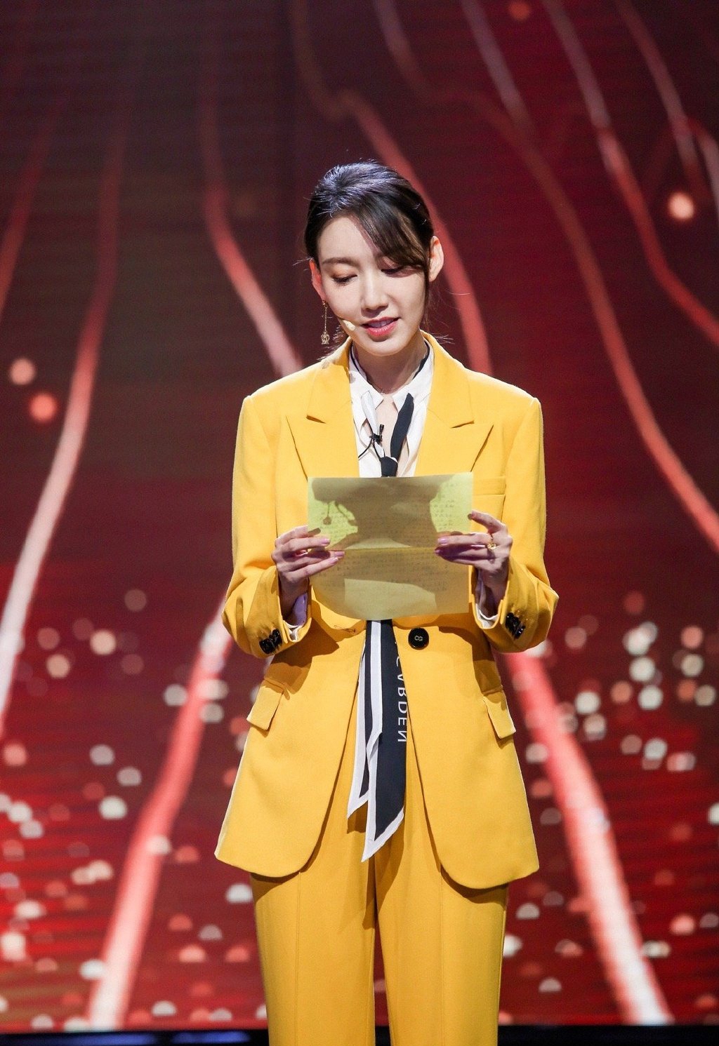 美女高露图片