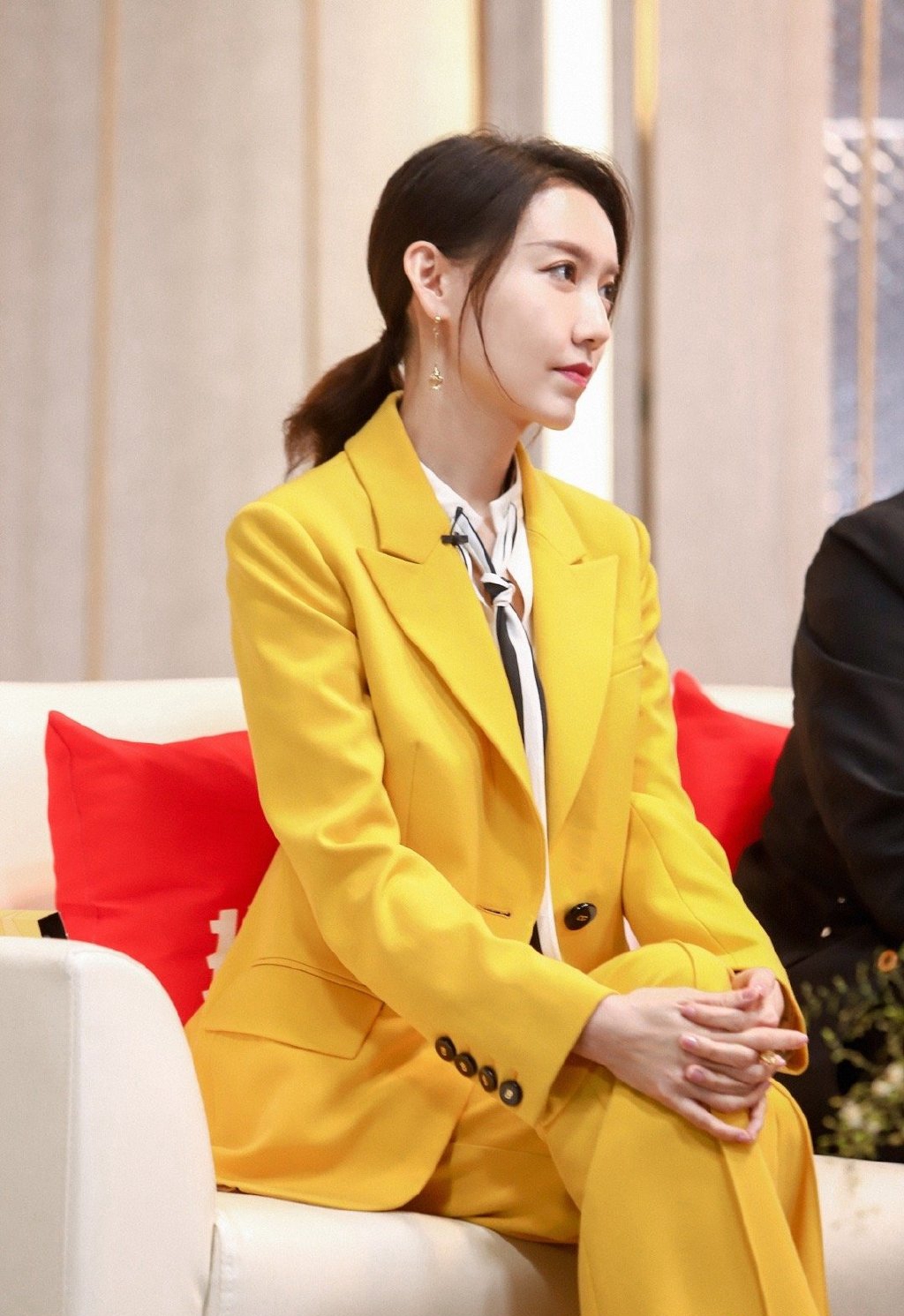 美女高露图片