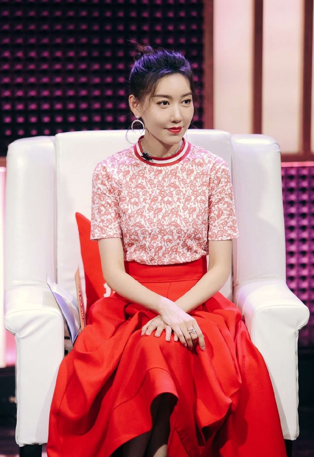 美女高露图片