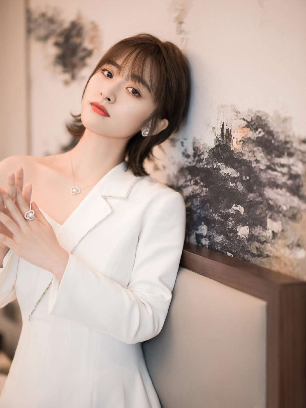 高清湖南省湘西吉首市美女沈梦辰抹胸性感唯美写真图片图片