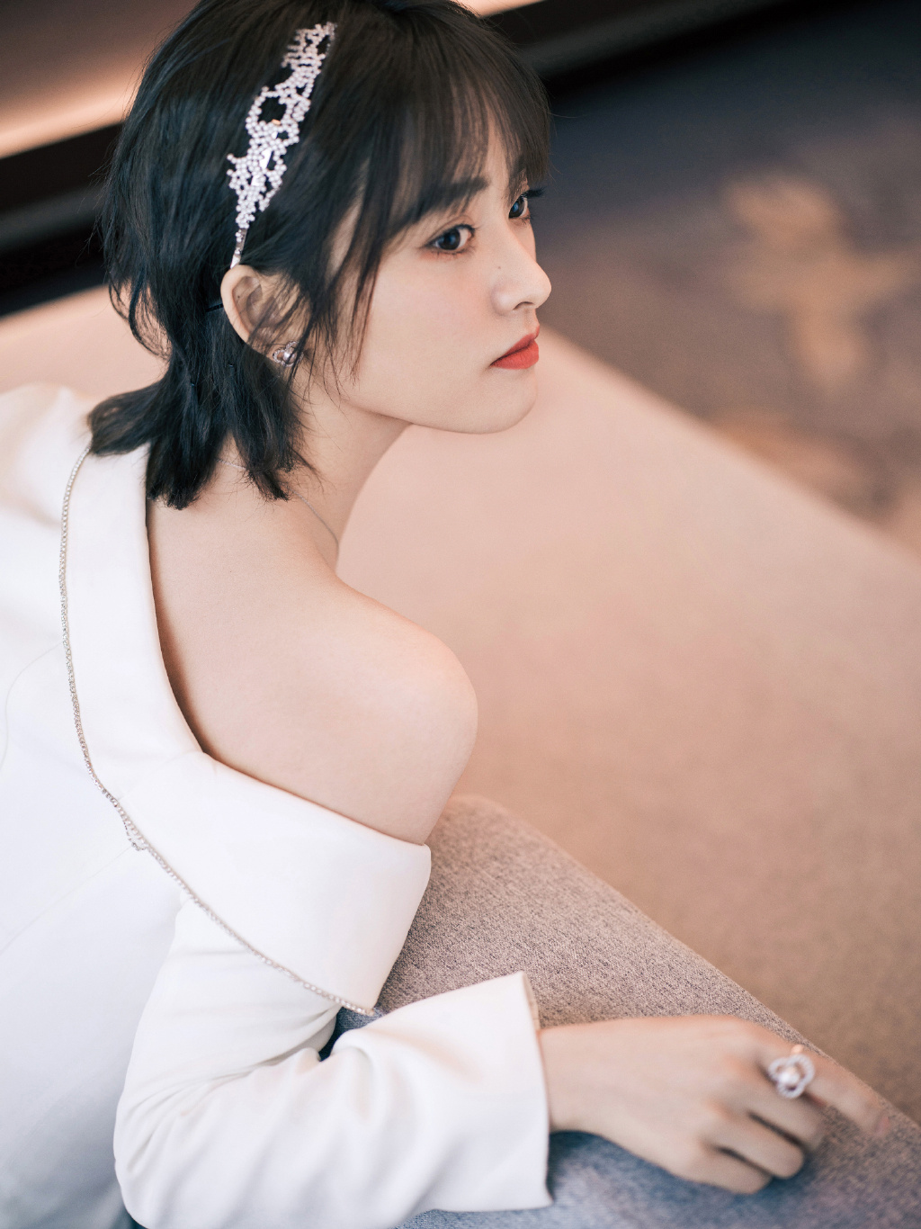 高清湖南省湘西吉首市美女沈梦辰抹胸性感唯美写真图片图片