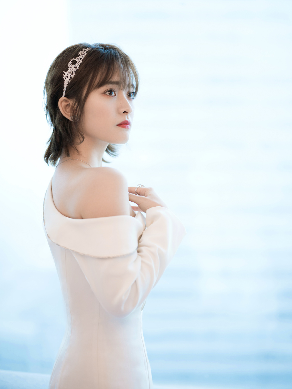 高清湖南省湘西吉首市美女沈梦辰抹胸性感唯美写真图片图片