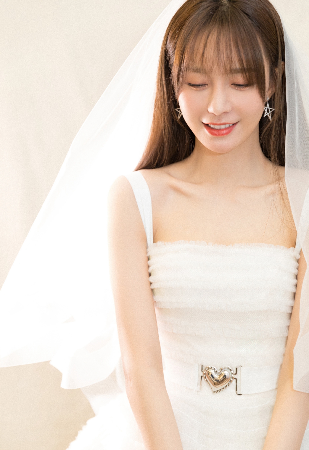 美女沈月图片