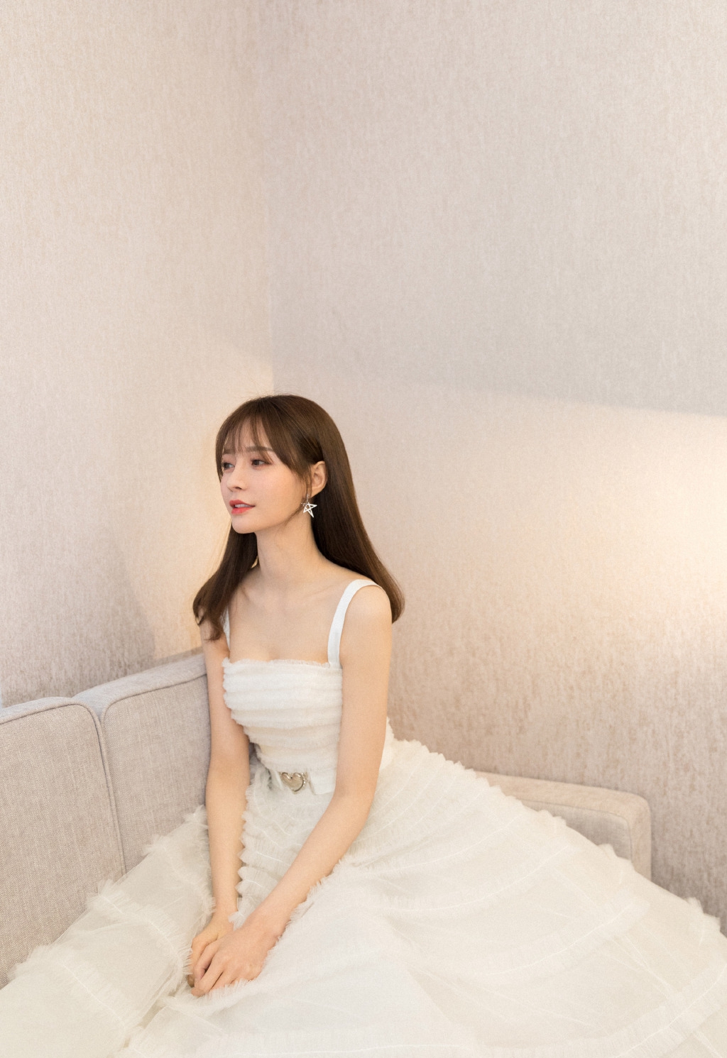 高清湖南省湘西吉首市美女沈梦辰抹胸性感唯美写真图片图片