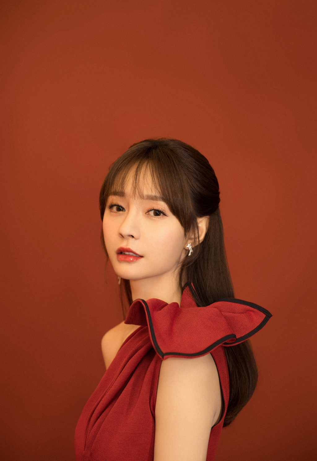 高清湖南省湘西吉首市美女沈梦辰抹胸性感唯美写真图片图片