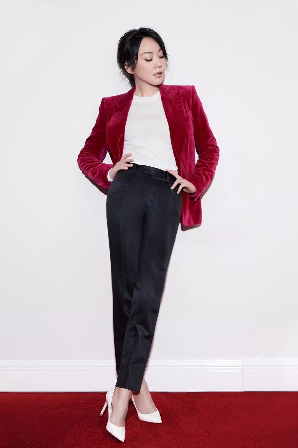 中国陕西西安影视女演员闫妮露背礼服性感御姐风写真图片图片 中国陕西西安影视女演员闫妮露背礼服性感御姐风写真图片图片