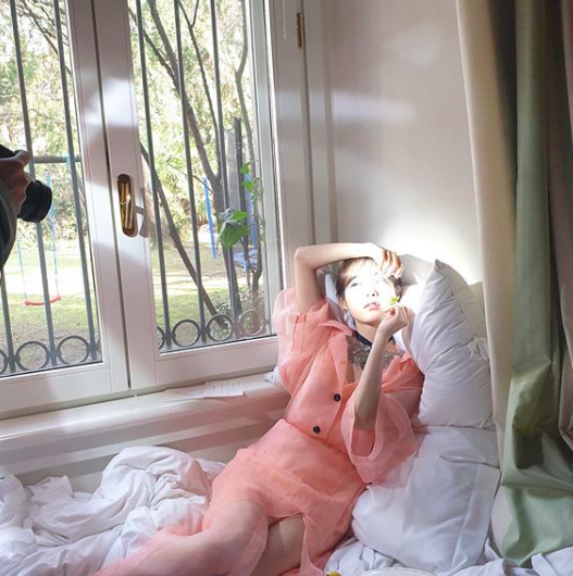 杨幂透视薄纱长裙妩媚性感写真图片图片