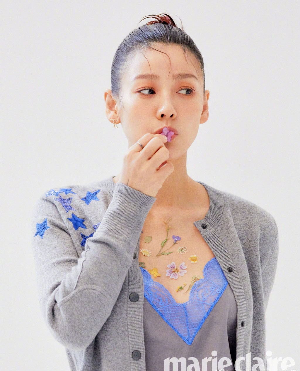 韩国著名影视女歌手兼演员妖姬李孝利性感大制度漏点图片图片