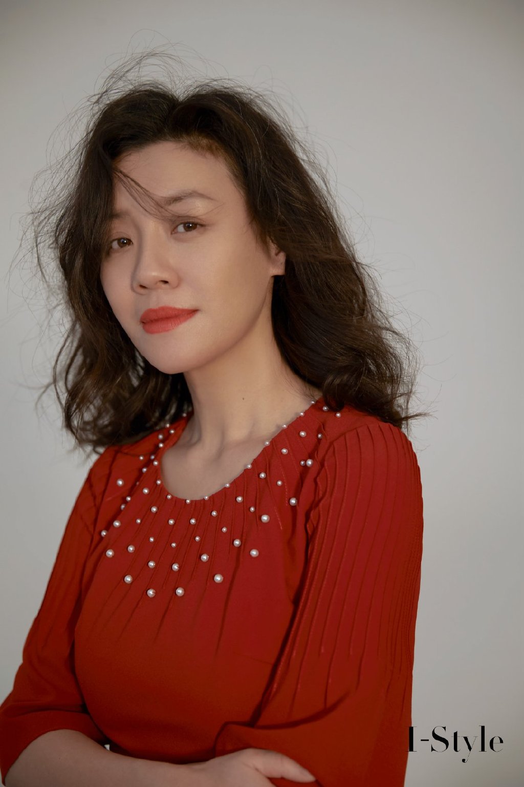 高清江苏省徐州美女刘琳黑白穿搭内敛写真图片图片