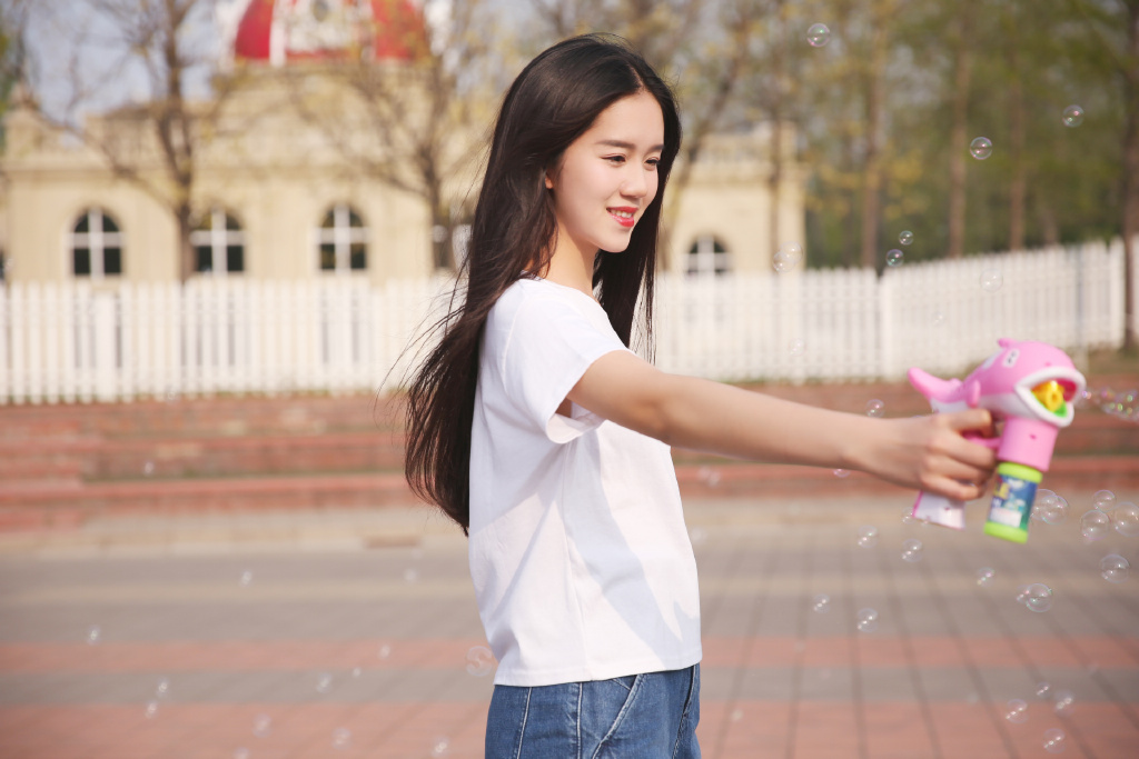 高清女星张琳艺甜美养眼私服图片图片