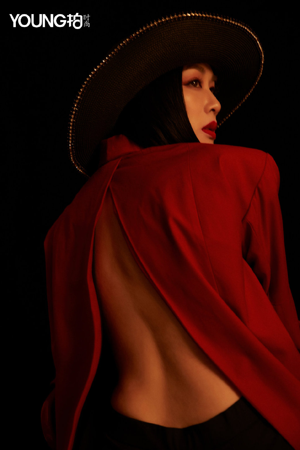 高清中越混血儿女演员钟丽缇抹胸洋装现身大秀雪白肌肤图片