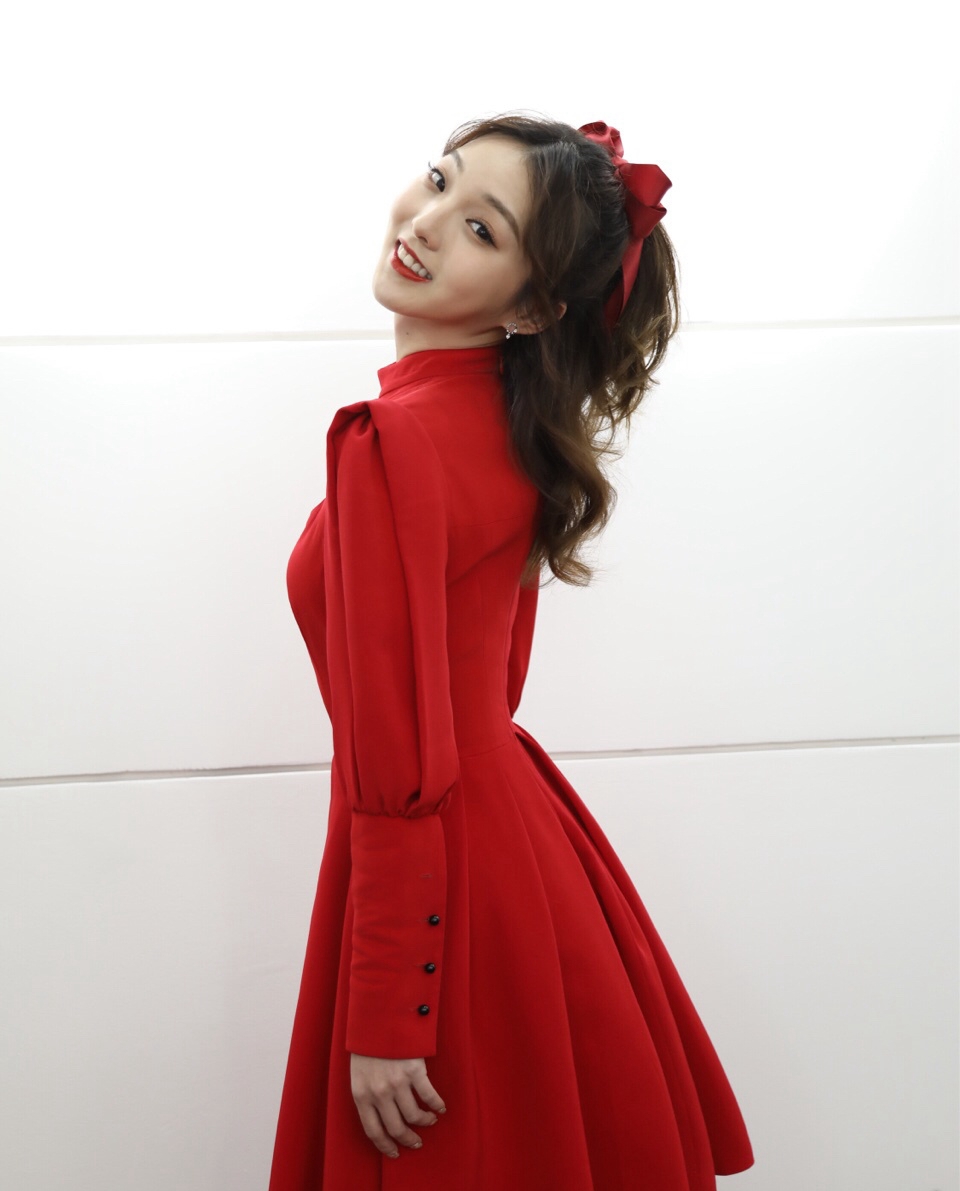 高清内陆美女星强东玥红色西装干练写真图片图片