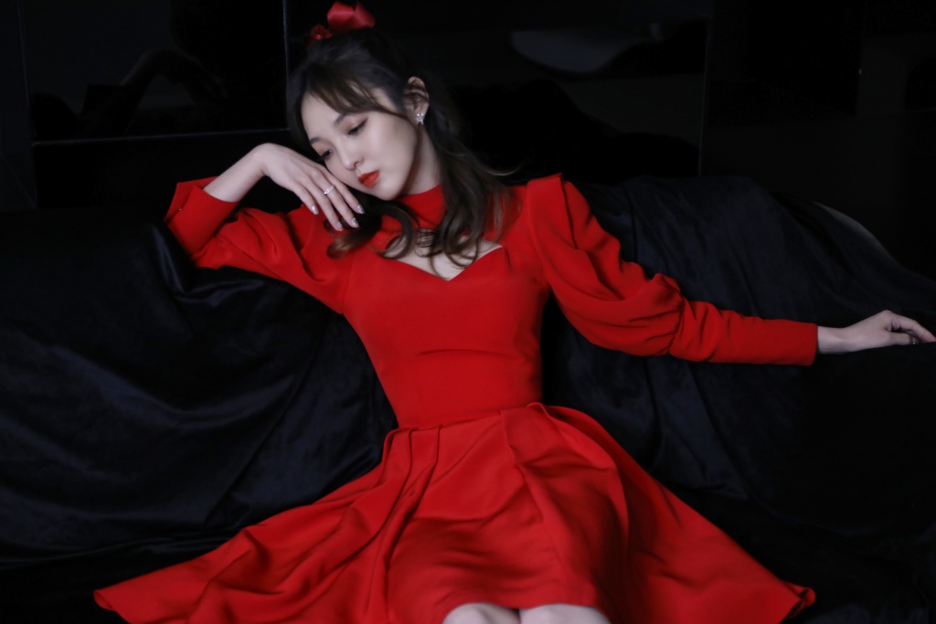 高清内陆美女星强东玥红色西装干练写真图片图片