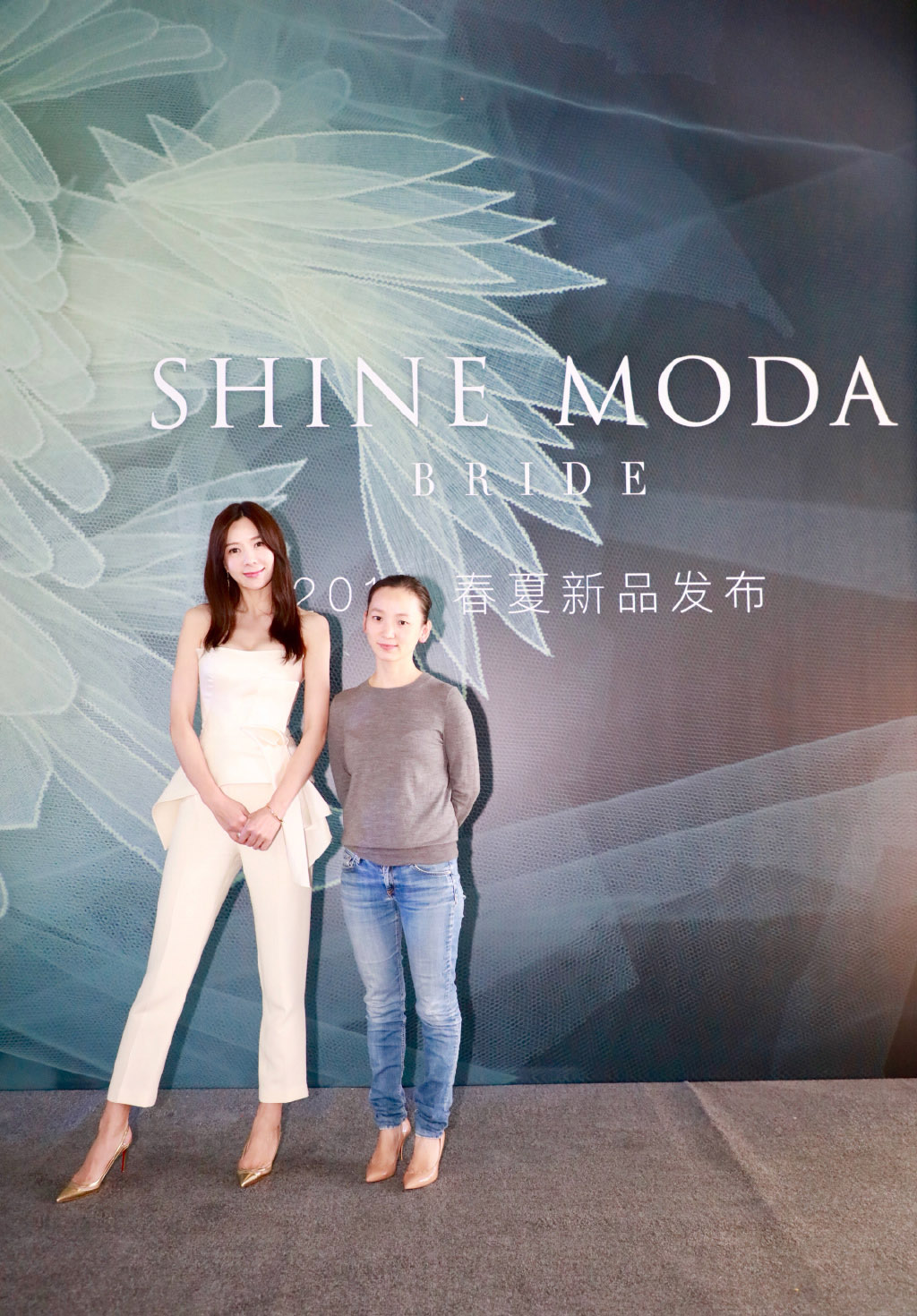 周韦彤高挑身材迷人性感写真图片